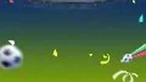 阿利森赛场跪地致意，温情拥抱轮椅球童感人瞬间