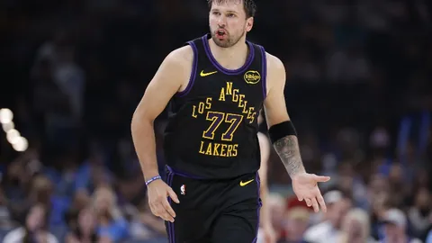 “欧战F组首战：巴黎对决多特”